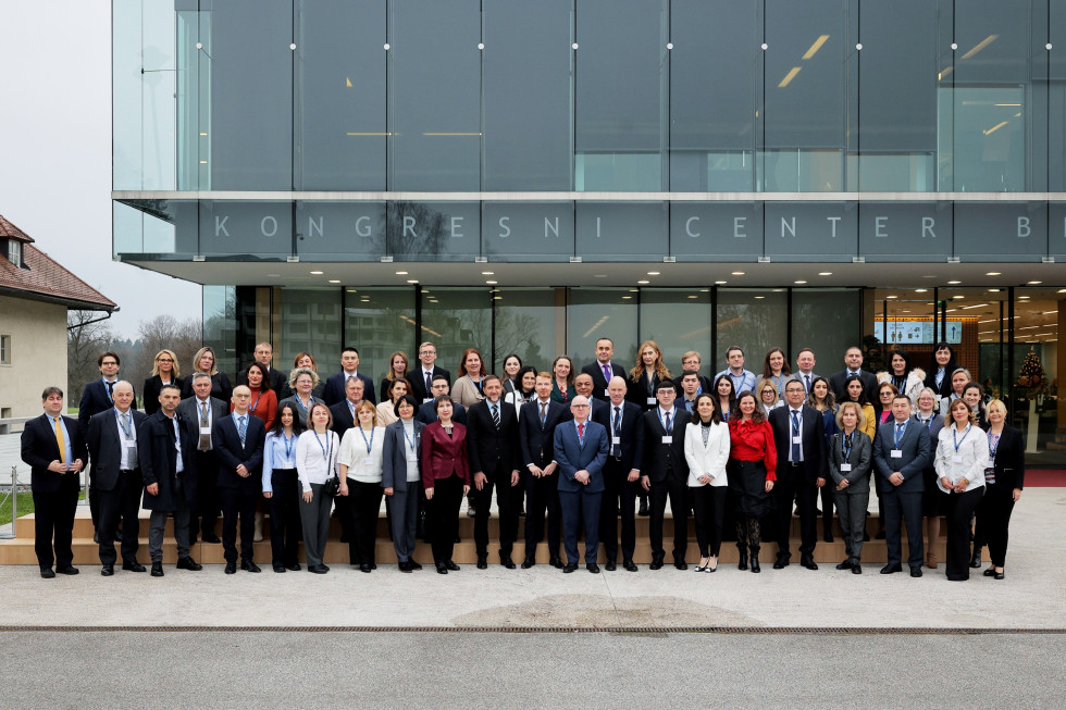 Skupinska fotografija vseh udeležencev na konferenci.