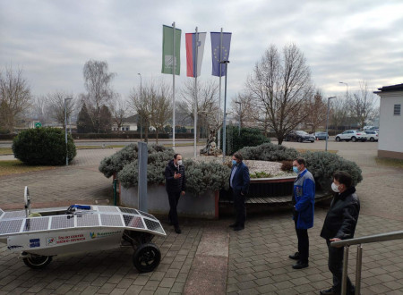 V Šolskem centru Krško-Sevnica so dijaki srednje šole Krško državnemu sekretarju Orehovcu predstavili solarni avtomobil. 