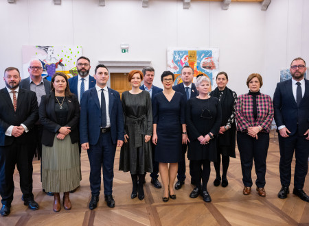 Representatives of Slovenia and the countries of the Western Balkans stand next to each other at Villa Vipolže