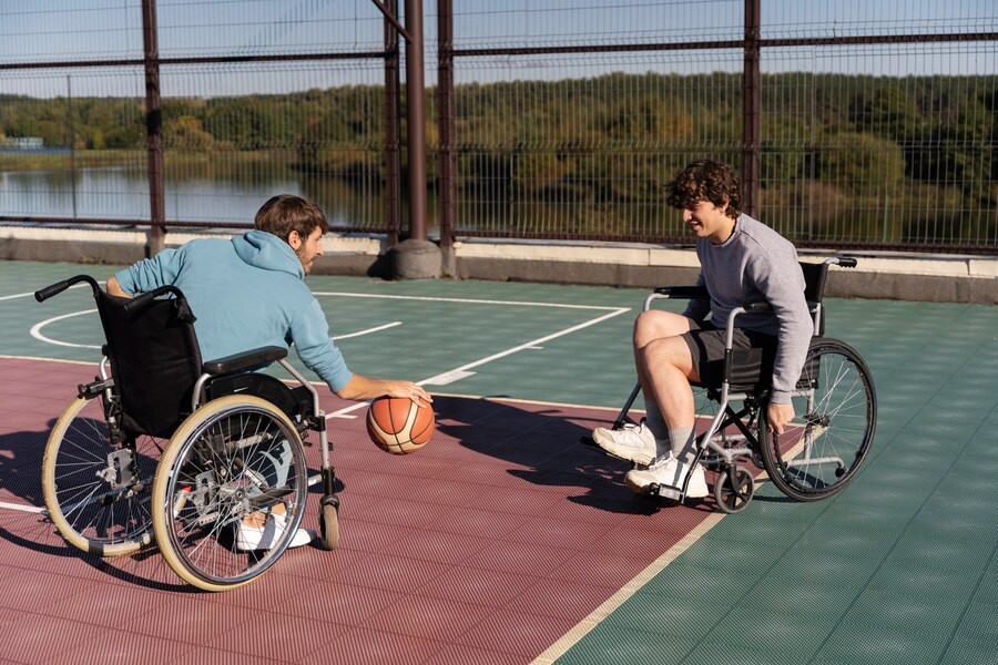 Košarkarja na invalidskih vozičkih