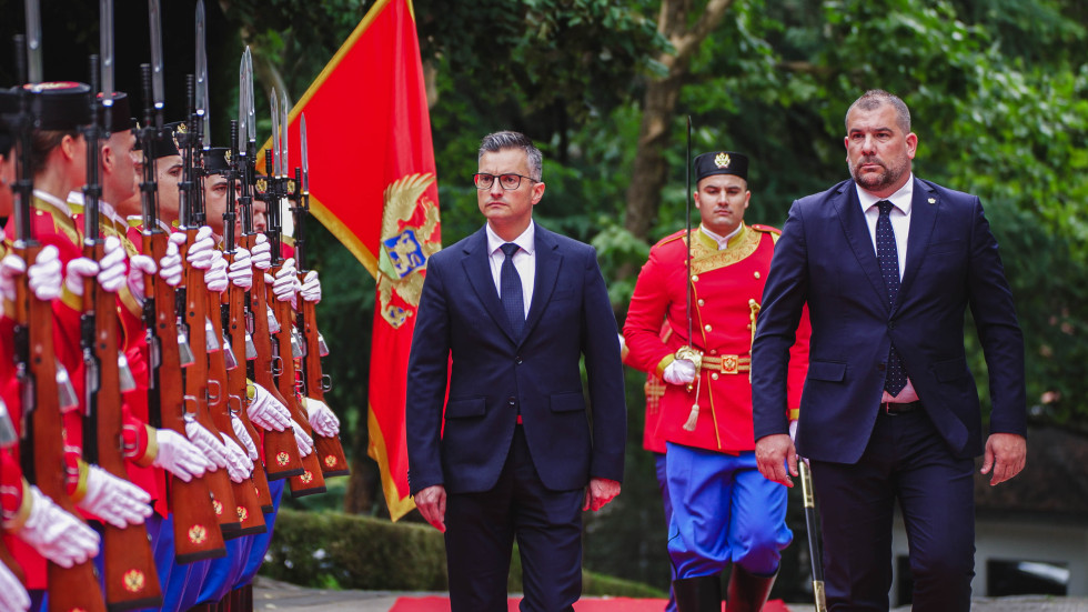 Ministra med sprejemom in pregledom častne čete z zastavo Črne gore