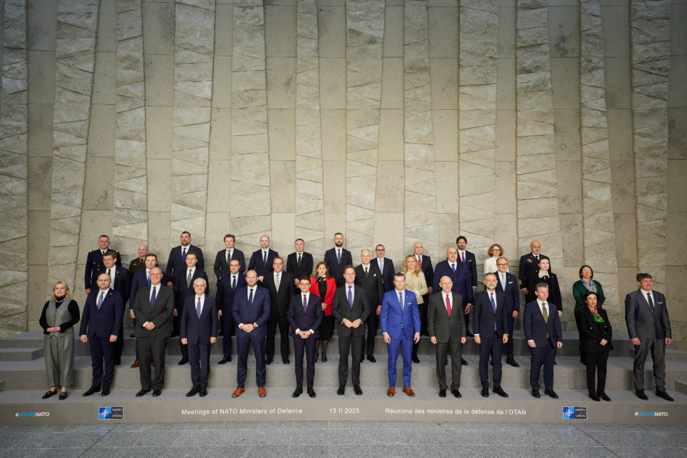 A group photo of the ministers from the participating countries at the meeting.