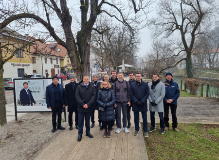 Udeleženci otvoritve razstave razstava portretov prejemnic in prejemnikov Zoisovih nagrad in priznanj, Puhovih nagrad ter priznanja ambasadorka znanosti.