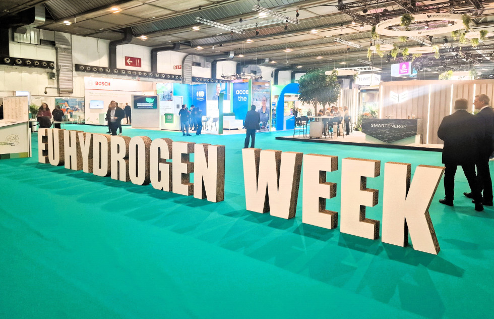 Napis Evropski teden vodika v angleščini (EU Hydrogen Week)