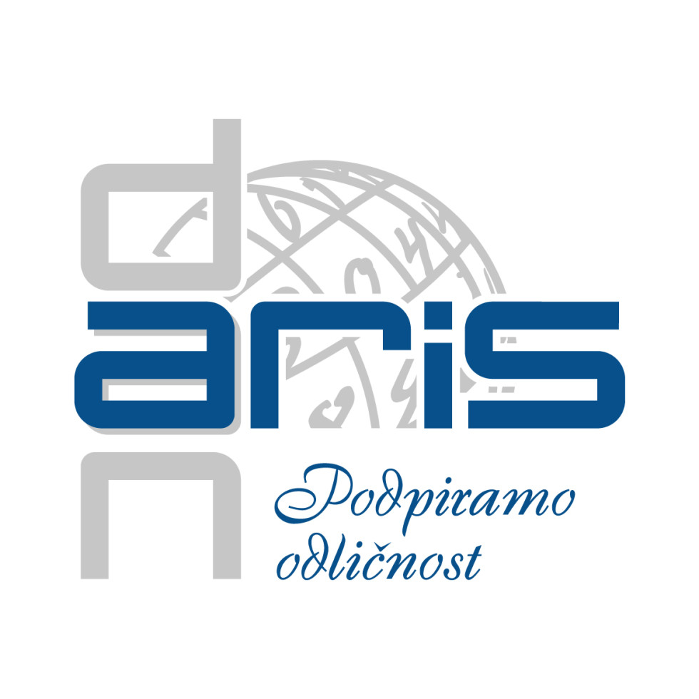 Logotip dogodka Dan ARIS, z napisom 'Podpiramo odličnost' in stiliziranim svetovnim motivom v ozadju. Logotip prikazuje besedo 'dan' v sivi barvi in 'aris' v temno modri barvi.