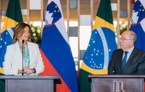 Brazilija5 (ministrica Fajon in zunanji minister Brazilije za govorniškim pultom)