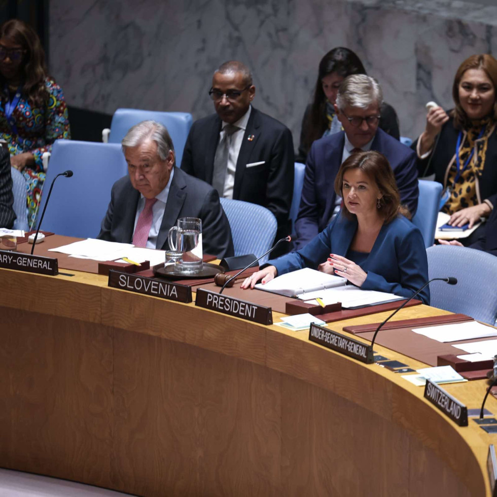 Minister Fajon chairing the UN Security Council, next to her Un Secretary General Antonio Guterresedi Generalni sekretar OZN Gutteres