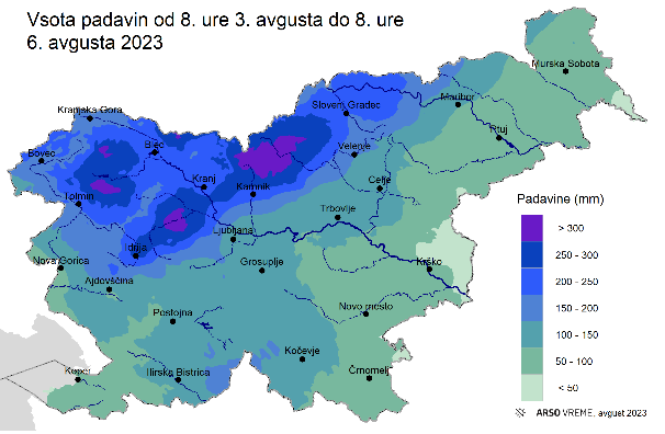Največ padavin je padlo v Kamniških in Julijskih Alpah ter v Polhograjskem hribovju.
