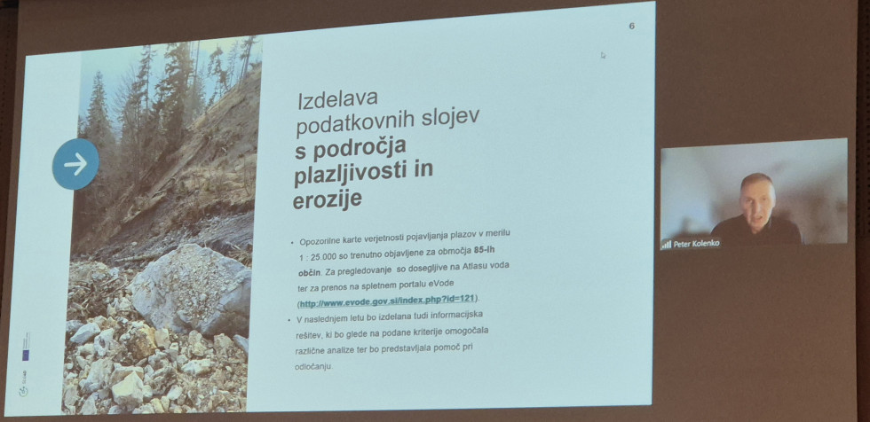 Peter Kolenko, direktor Skupnih služb na DRSV, na daljavo predstavlja prednosti digitalne povezanosti podatkov