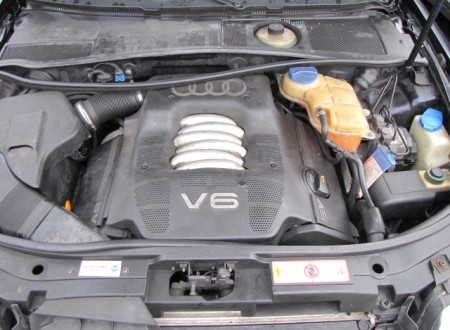 motor osebnega vozila Audi A6 2.8