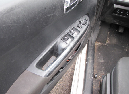 notranjost (prednja leva vrata) osebnega vozila Hyundai i20 1.4 (LPG)