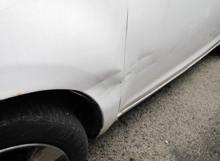 poškodba na sprednjem levem pragu osebnega vozila Hyundai i20 1.4 (LPG)
