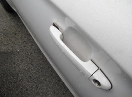 poškodba na kljuki vrat osebnega vozila Hyundai i20 1.4 (LPG)