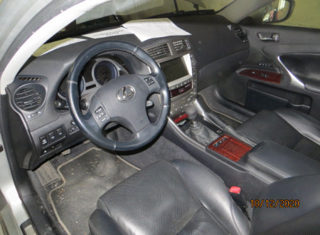 notranjost (prednja sedeža) osebnega vozila Lexus IS 220 D