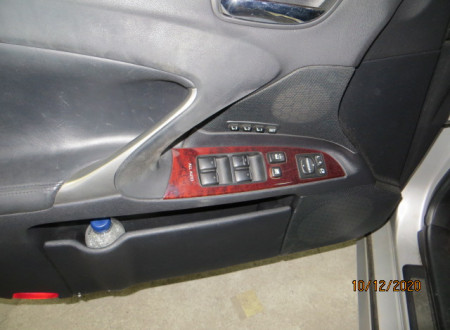 notranjost (prednja leva vrata) osebnega vozila Lexus IS 220 D