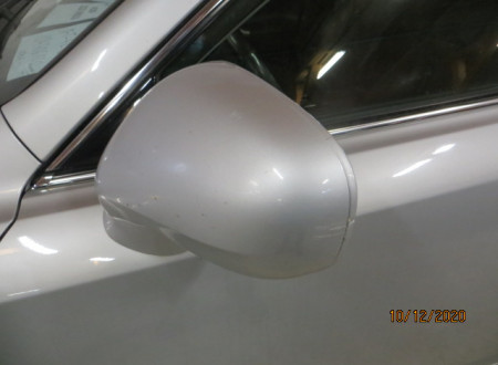 poškodba na zunanjem levem ogledalu osebnega vozila Lexus IS 220 D
