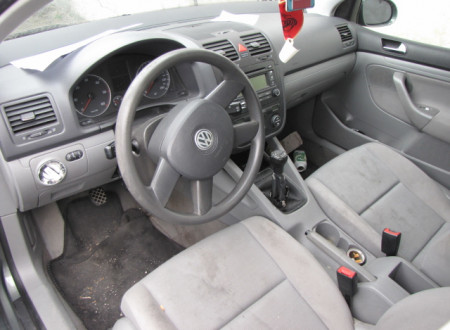 notranjost (prednja sedeža) osebnega vozila VW Golf 1.9 TDI