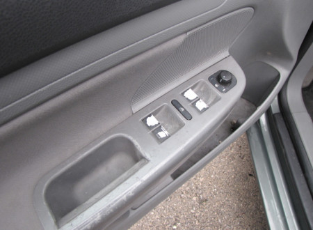 notranjost (prednja leva vrata) osebnega vozila VW Golf 1.9 TDI