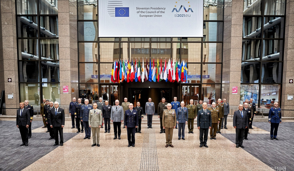 Udeleženci zasedanja Vojaškega odbora EU v sestavi načelnikov generalštabov  držav članic EU.