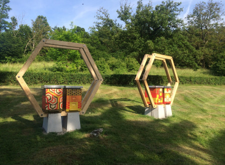 Končni izgled postavljenih čebeljih panjev na zavodskem vrtu