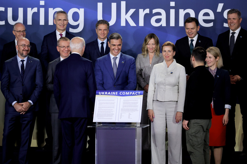 Skupinska fotografija ob zasedanju Severnoatlantskega sveta – Ukrajina