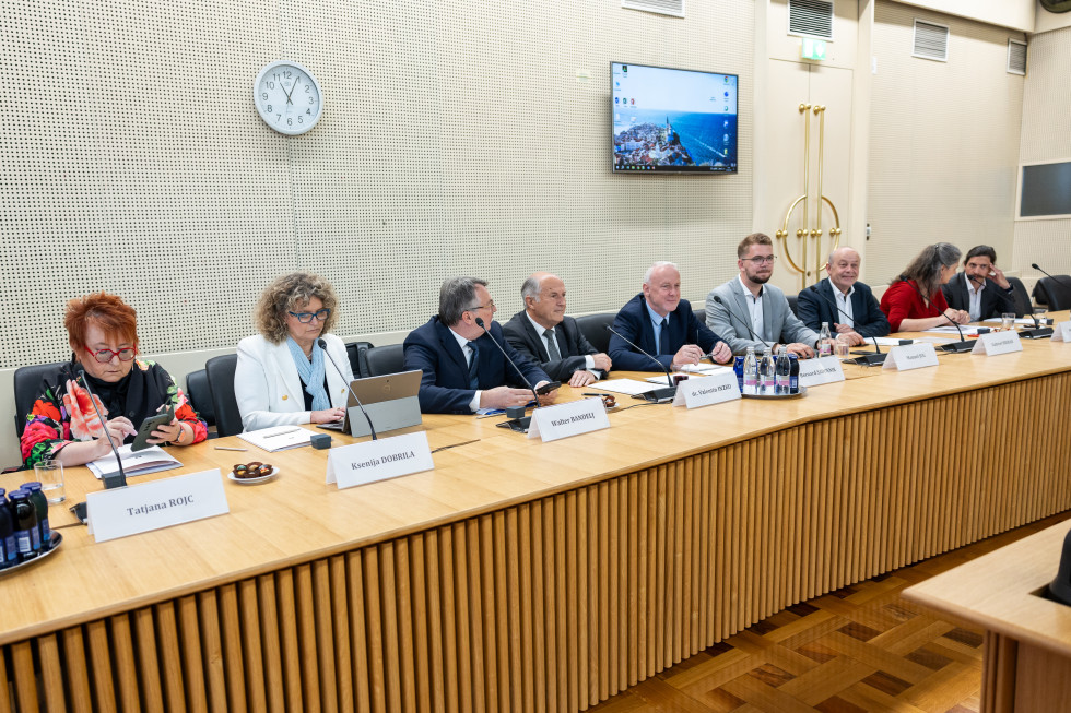 Prime Minister Robert Golob convened the Council's first session of the current term