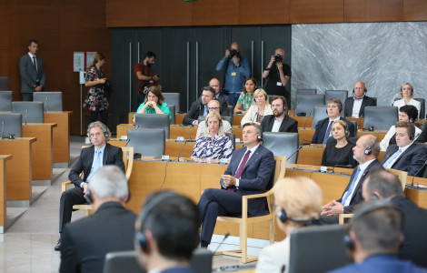 pv5E9A4134 (Prime Minister Robert Golob and his team of ministers gathered in the national assembly to listen to President Volodymyr Zelensky's address )