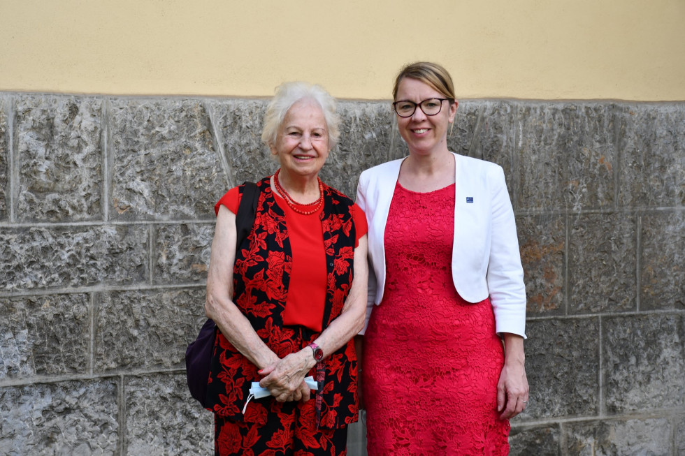 Ministrica dr. Helena Jaklitsch in Majda Ilar