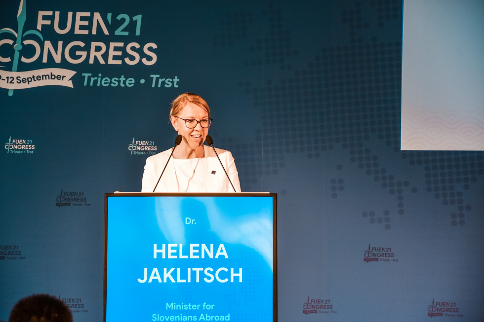 Ministrica dr. Helena Jaklitsch na kongresu FUEN